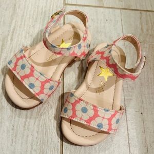 New without tags! Adorable flower print sandals size 5